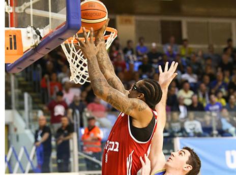 חזר לליגה, אך זה לא עזר. סטודמאייר (דני מרון)