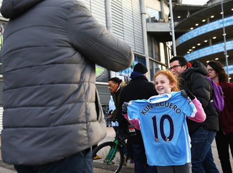 פיצה את האוהדים על החלפת המספר (getty)