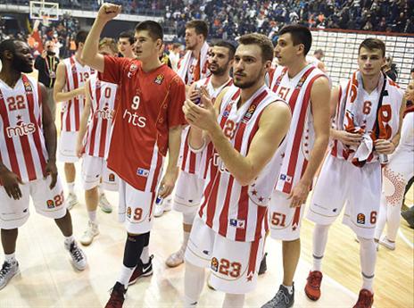 שחקני הכוכב ממחישים את המושג "קבוצה" (getty)