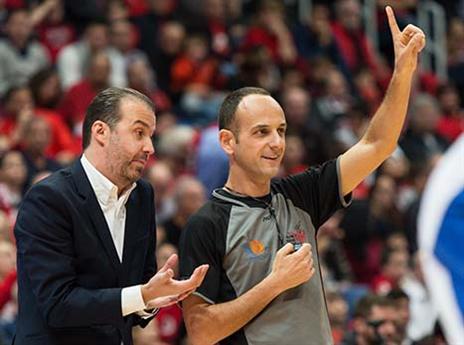 הרבה תלונות. פיאניג'אני (עודד קרני)