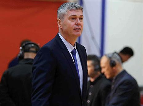 הולך אחורה. בגאצקיס (אלן שיבר)