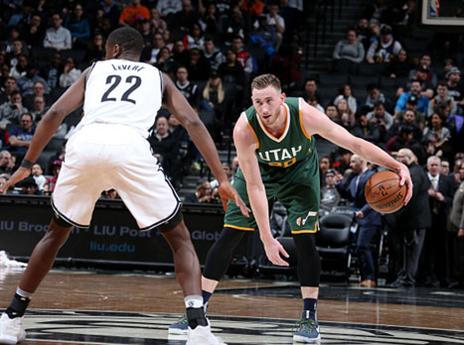 יוטה רוצה פלייאוף העונה. היוורד עם הכדור (getty)