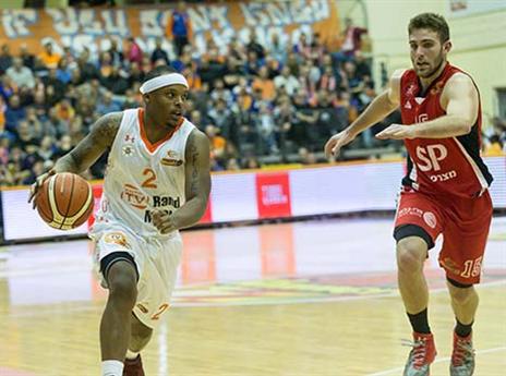 ויינס בטוח שהסל היה צריך להיחשב (מנהלת הליגה)