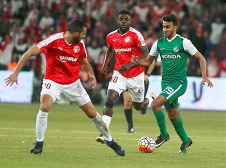 כישרון ענק, משחק לא נכון להשתלב בו. עוואד (אלן שיבר)