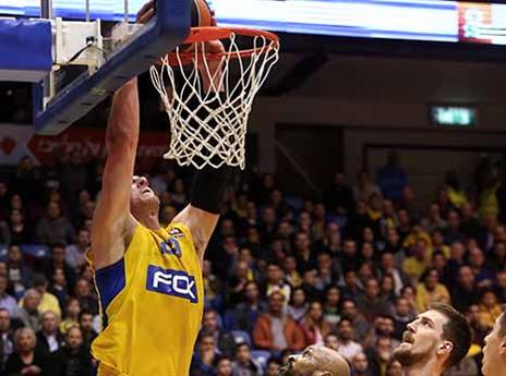 בלט במחצית הראשונה הטובה של מכבי. אייברסון (אלן שיבר)