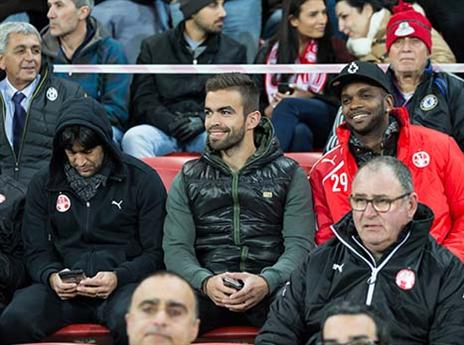 סוארס ביציע. ירגיע את ב"ש? (צילום: עודד קרני)