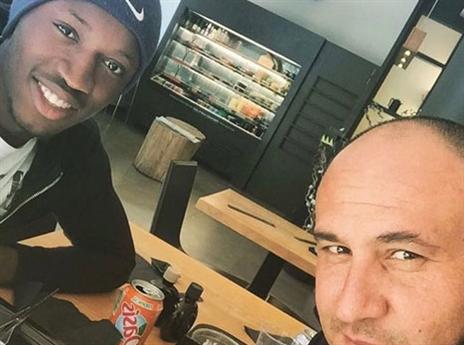 קונטה וסוכנו פרנק בלאחסן