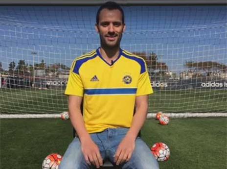 מיקאל עם החולצה הצהובה. רשם 16 הופעות בנבחרת פורטוגל (האתר הרשמי של מכבי ת"א)