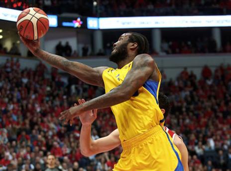 ראד. כעס מאוד על אי שיתופו ברבע השני (אלן שיבר)