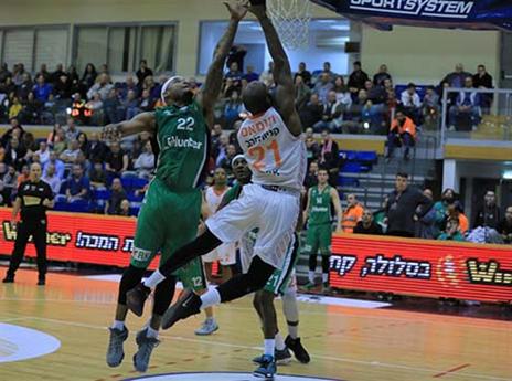 גרייבס ותומאס נאבקים (אורטל מטרי)