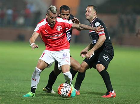 בוזגלו. עובד על הדרכון (יוסי שקל)