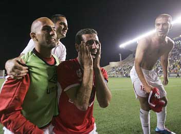 שחקני הפועל באותו ערב גורלי במאי 2010. עוד נס גדול יהיה פה?