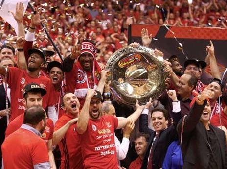 הצלחת אדומה (צילום: אלן שיבר)