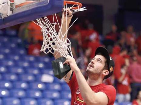 כמיטב המסורת, גם הרשתות בהיכל נגזרו (צילום: אלן שיבר)