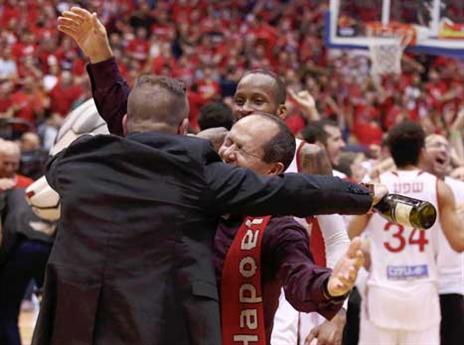 אלון וברקת חוגגים (אלן שיבר)