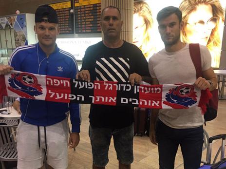 הזרים החדשים נחתו בארץ והצטלמו עם איש המשק אלברט