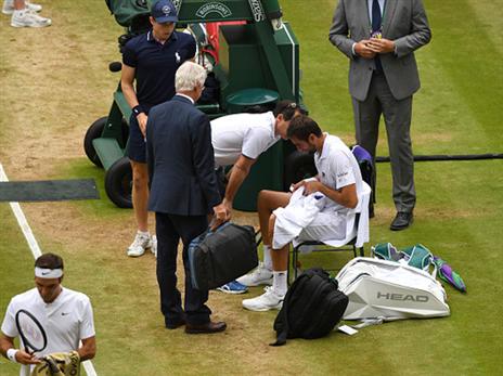 המקרה המוזר במהלכו צ'יליץ' בכה על הספסל (getty)