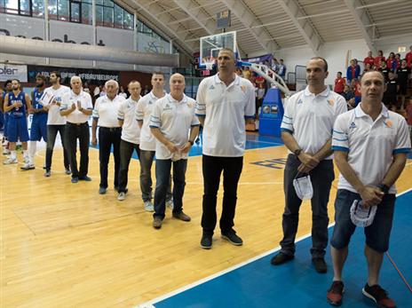 אדלשטיין (במרכז): מורידים חלודה (אלינה דיאנה קוז'קרו, איגוד הכדורסל)