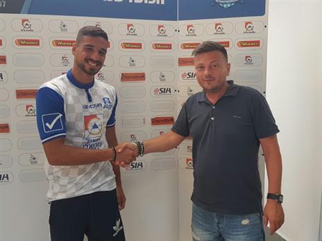 שחקן בית. רז לוי