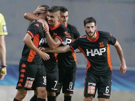 הכתומים חגגו במושבה (אלן שיבר)