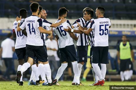 אלבז והחברים חוגגים את שער השוויון. פתיחה נהדרת לליגה עבור החלוץ (טוויטר)