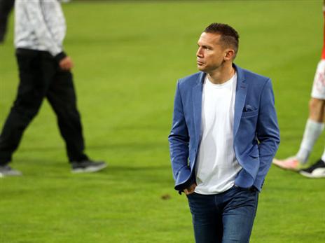 בכר. ברקת שוחחה עם הצוות המקצועי (צילום: אודי ציטיאט)