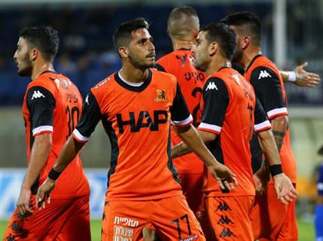 אבוקסיס גאה בשחקנים (לירון מולדובן)