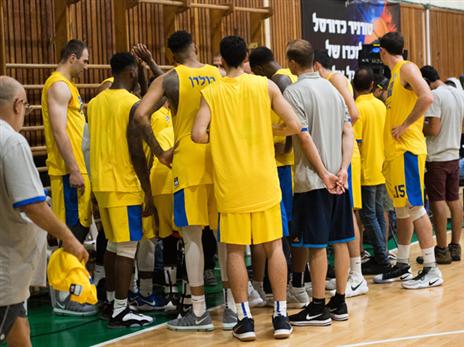 הצהובים היו רחוקים מלהרשים ורדפו אחרי חולון (צילום: האתר הרשמי)