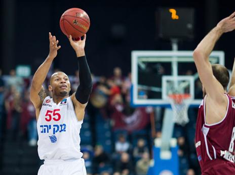 ג'רלס הצטיין בדרך ליתרון זעום בסיום המחצית הראשונה (צילום: LIETKABELIS PANEVEZYS)