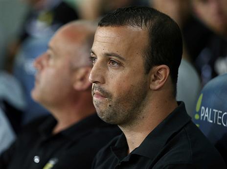 מרוצה מחניכיו. בן זקן (אלן שיבר)