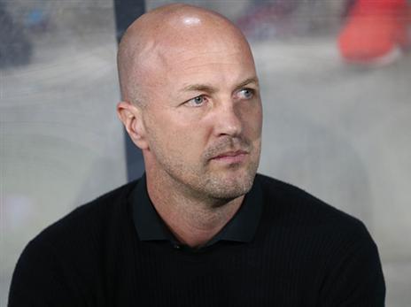 חייב לסיים את תפקידו. קרויף (דני מרון)