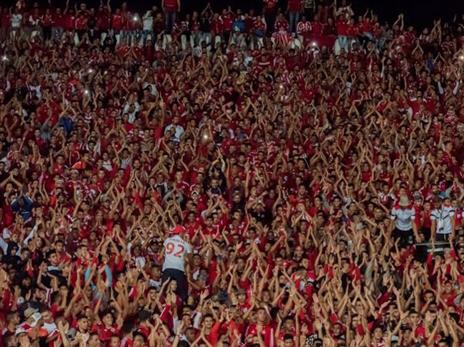 הקהל סיפק אווירה משלהבת באצטדיון