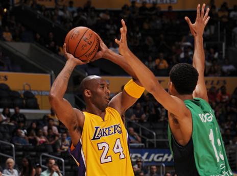 עם קובי ב-LA. להתחכך עם הכוכבים וגם לקבל על זה כסף (gettyimages)