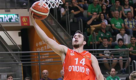 התעלות דווקא מול אביו. גוט (מנהלת הליגה)