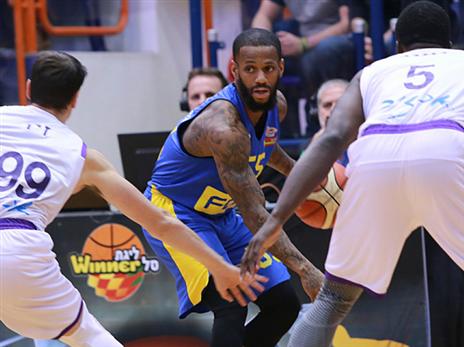 תצוגה יוצאת מן הכלל של ג'קסון (מנהלת הליגה)