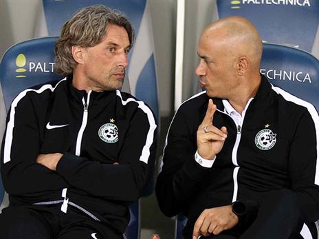 יודיע לשחקנים מי בסגל יום לפני המשחק. מאס (אלן שיבר)