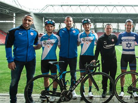 קיבלו את ברכת הדרך. רוכבי האקדמי ואנשי ב"ש