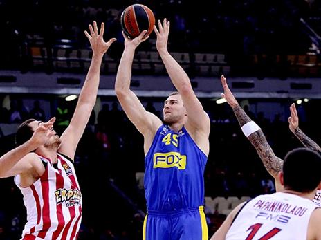 פראחוסקי התקשה מול הגבוהים של אולימפיאקוס (getty)