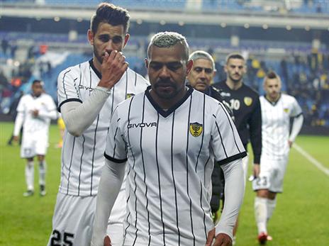 משחק נפל. תסכול בבית"ר ירושלים (צילום: אלן שיבר)