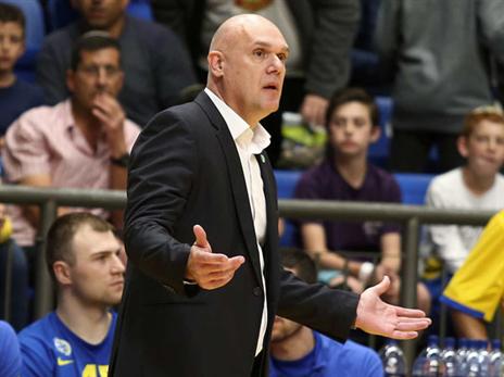 חניכיו התעוררו אחרי ההרחקה. ספאחיה (אלן שיבר)