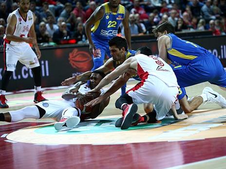 אשדוד והפועל ת"א בקרב על הכדור והביתיות (מנהלת)