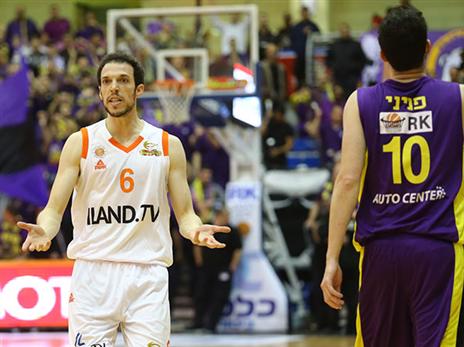 מפסידה במשחקים צמודים (מנהלת הליגה)