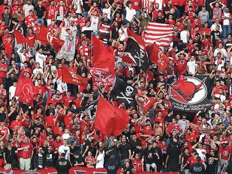 אוהדי הפועל. יפקדו את המגרשים גם בלאומית? (אלן שיבר)