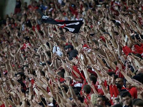 "כמיטב המסורת אוהדים נעצרים באישון לילה, באמצעים לא שגרתיים"