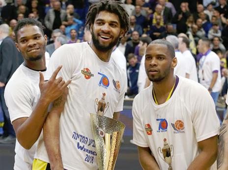 עונה קרקסית, אך נהדרת. רייס ג'וניור (אלן שיבר)