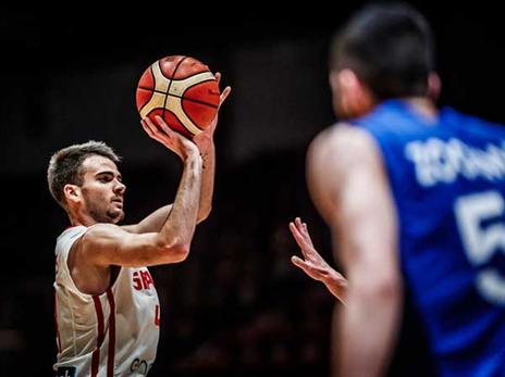 מטווח השלשות לא עזר לספרדים (FIBA)