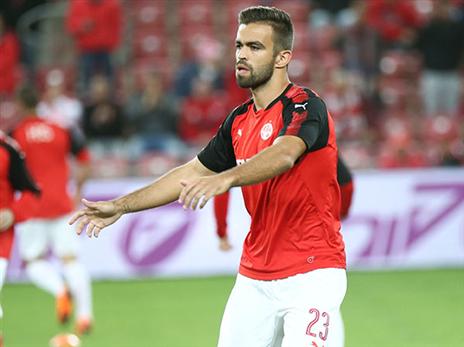 ויטור מוקפא לפחות עד שאחד הזרים יעזוב (דני מרון)