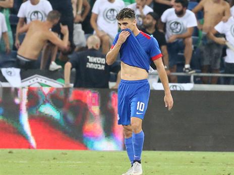 לא ירצה לזכור את המשחק הזה. דן ביטון (יוסי שקל)