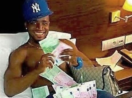 התרברב בכסף. סומא