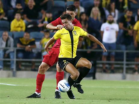 יכבוש שער ראשון העונה? סילבסטר (אלן שיבר)